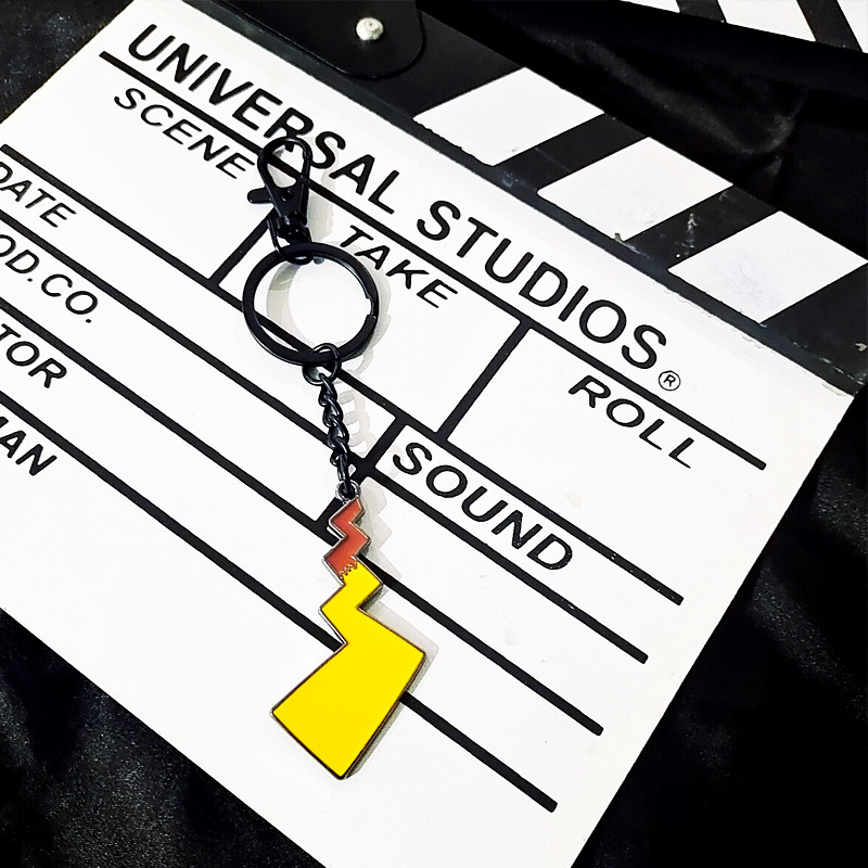 ins japoneses y coreanos lindos colgantes de cola metálica relámpago llaveros bolsas escolares parejas colgantes de moda