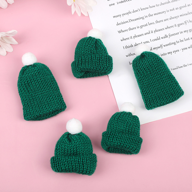Mini Bufanda y Gorro Navideños de Lana para Muñecas y Decoración image 16