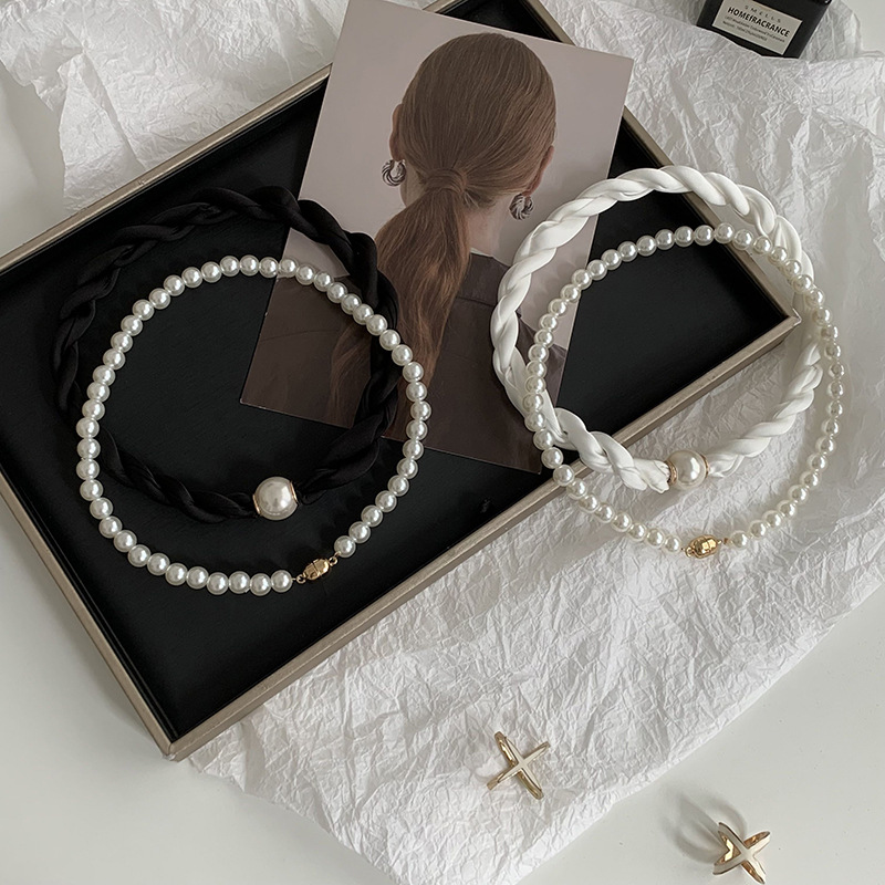 Pañuelo de seda con collar de perlas tortas Primavera y verano Nuevos productos Temperamento de moda Decoración multifuncional Pañuelo de seda con hebilla magnética para mujer