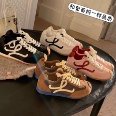 レトロな平底徳訓靴の女性2025春の新型の大頭醜萌非対称ストラップ運動レジャー阿甘靴