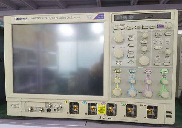 二手泰克Tektronix 25 GHz-50 GS/s示波器DPO72504DX