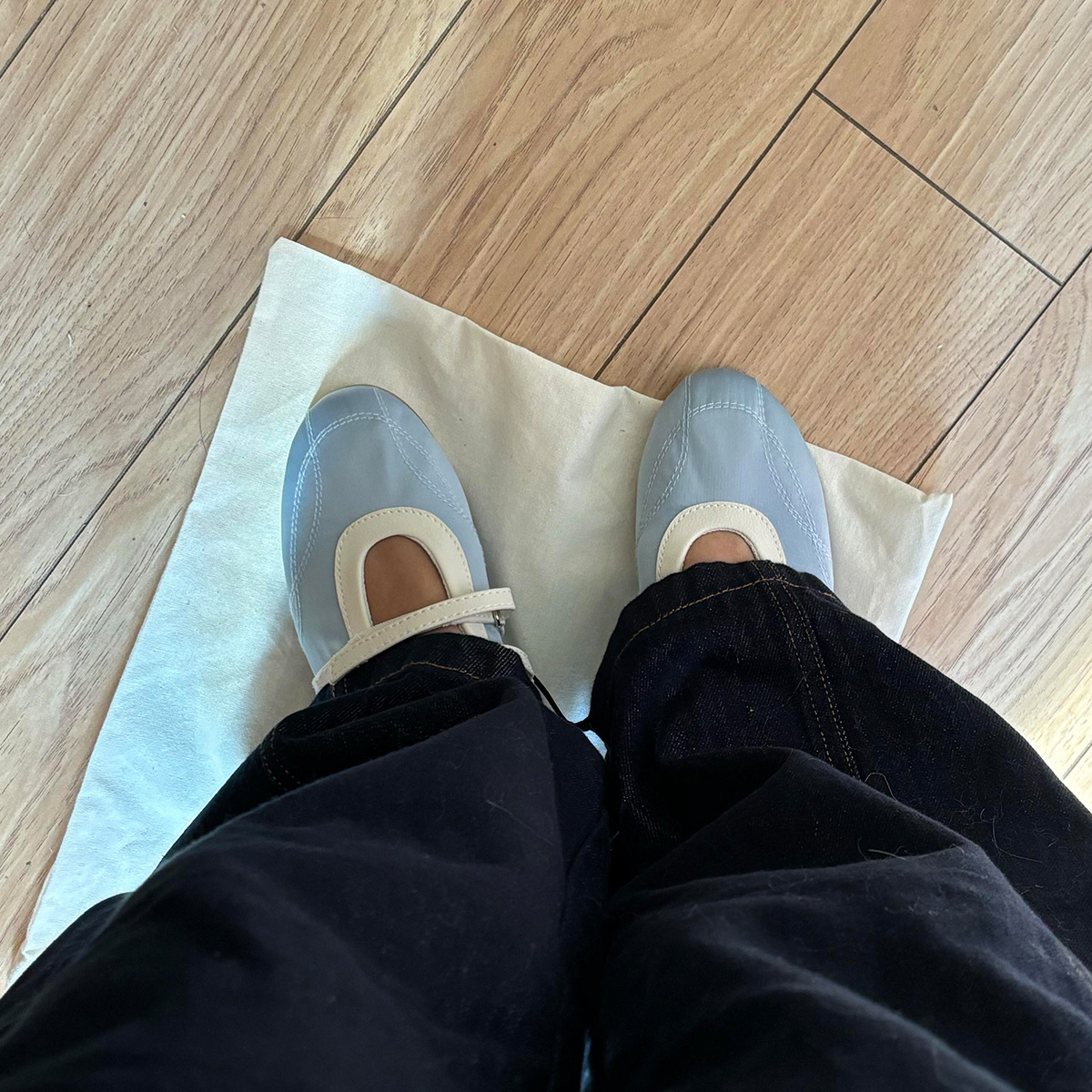 Versión de piel de oveja ~ Velcro boca baja deportivo zapatos de ballet planos moda femenina todo fósforo azul cuero zapatos Mary Jane