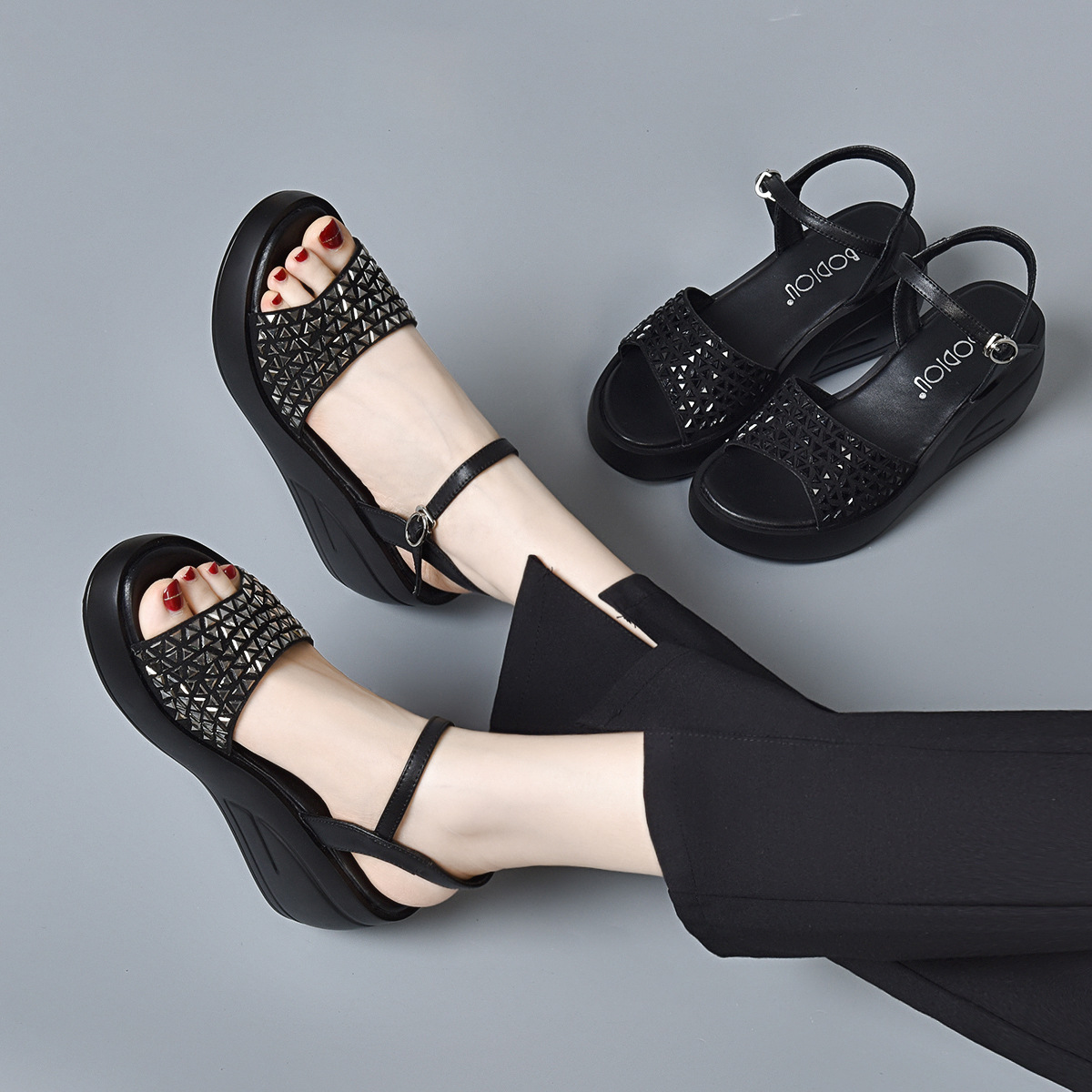 Dép sandal nữ đế xuồng đính đá cao cấp, gót cao tăng chiều — Màu đen