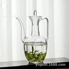 ガラスの執壺は宋貴妃が茶器を入れるティーポットの緑茶専用の茶器に似せています。