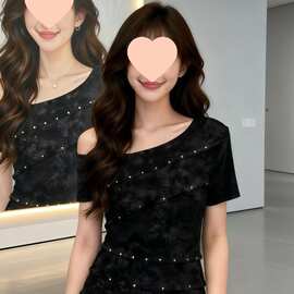 辣妹露肩斜肩晕染短袖t恤女2026夏季设计感修身收腰一字肩上衣潮