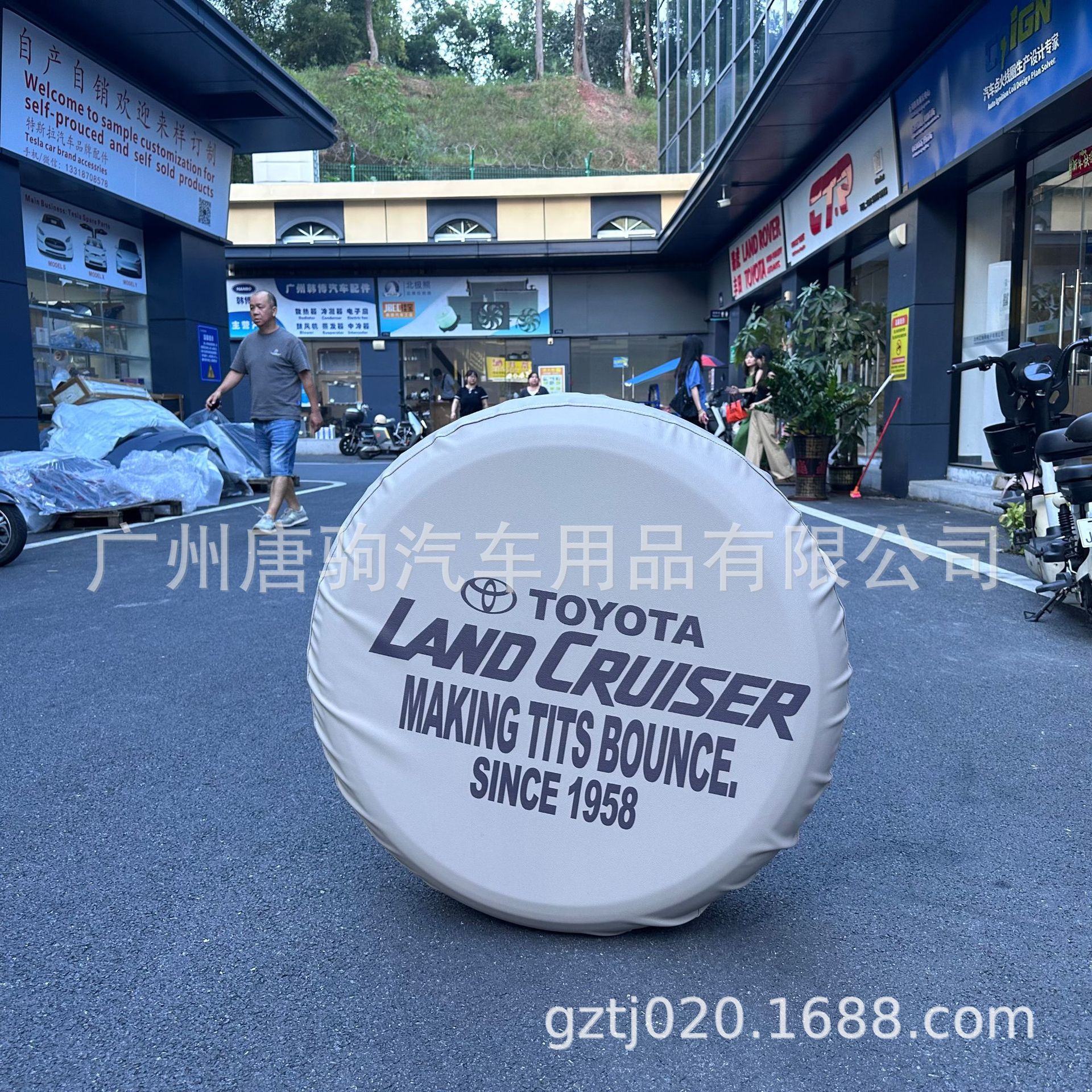 Suitable for Toyota Land Cruiser LC70 76 79 80 modified spare tire cover decorative tire protection cover