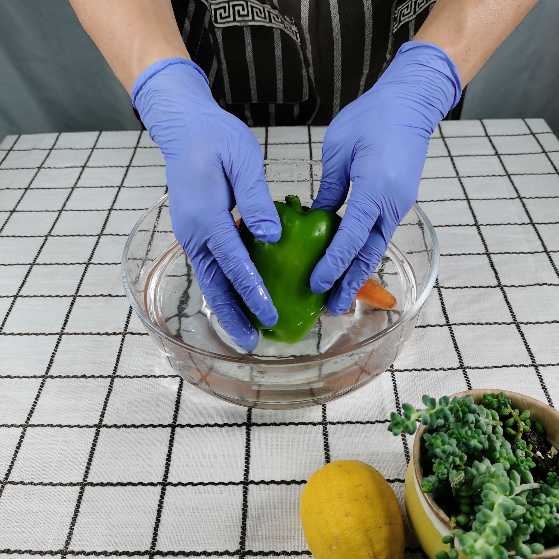 一次性丁腈手套 紫蓝色丁晴青橡胶手套餐饮纹绣家用牙科100只盒装