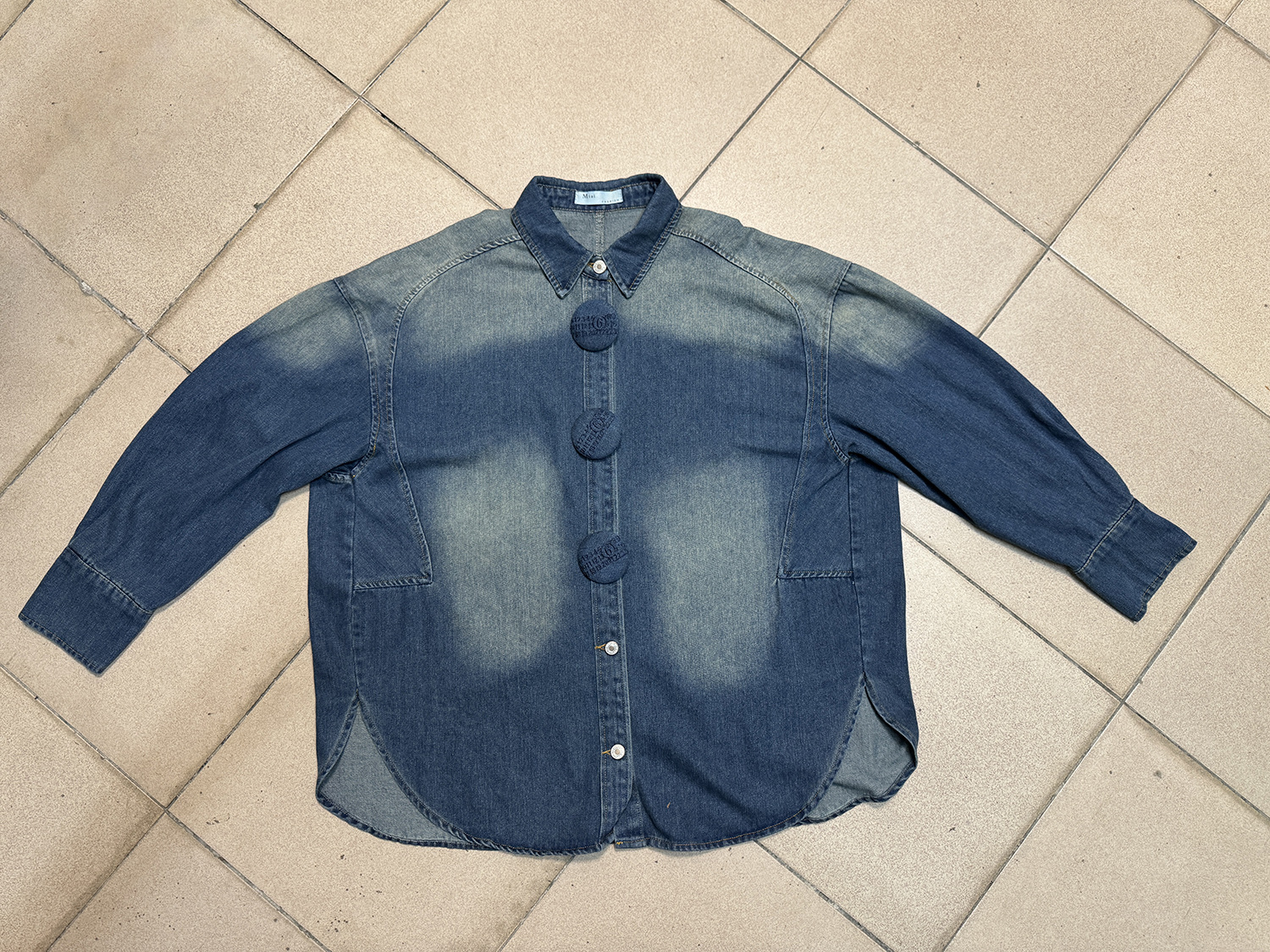 Women's European Style Denim Shirt Autumn Winter Loose Fit Long Sleeves Large Buttons Retro Gradient Wash Lapel Design Top_ecoleips.com