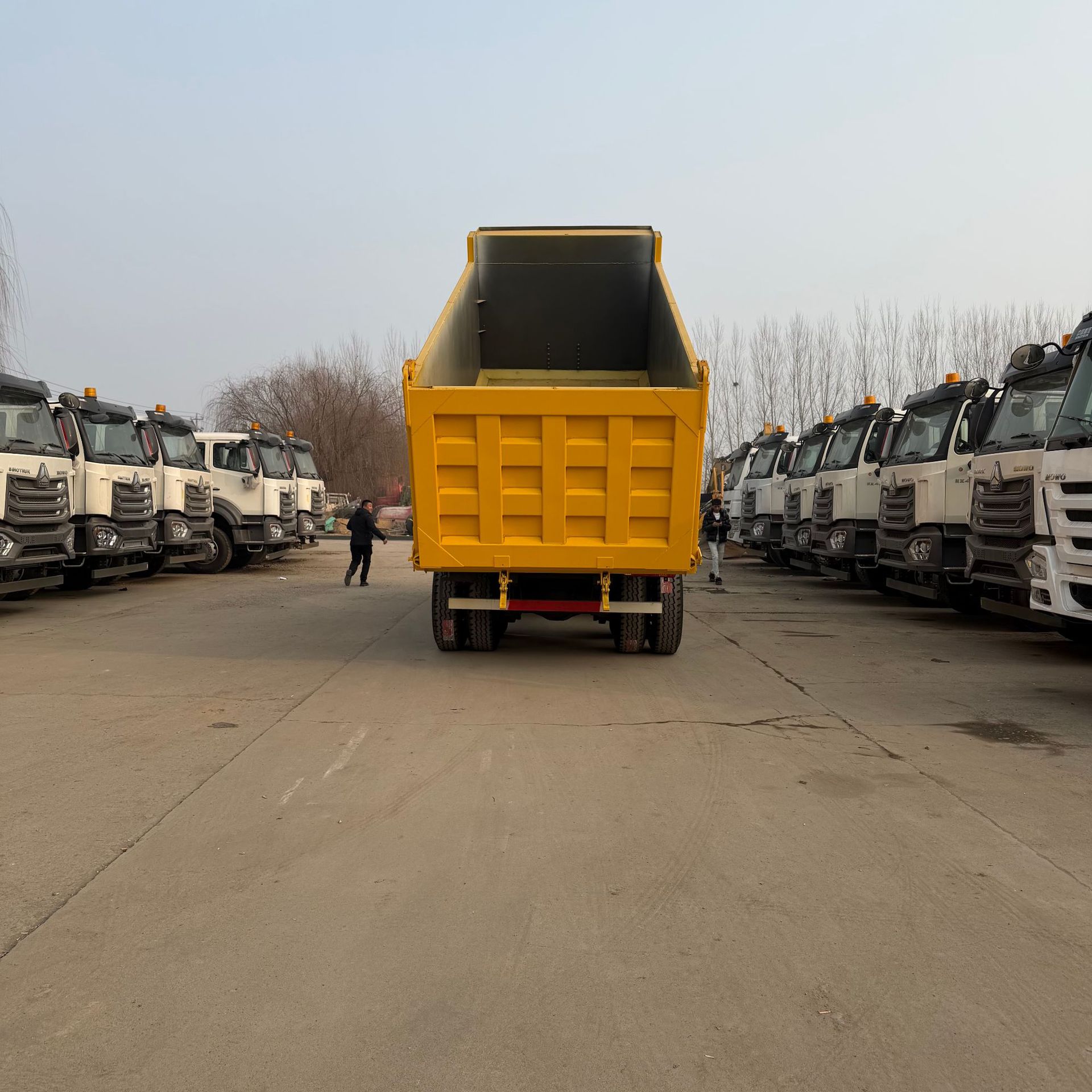 Factory Cross-Border Export of Howo Used Dump Trucks, 371 Horsepower, In-Stock Heavy-Duty Trucks, Engineering Dump Trucks, 10-Wheelers