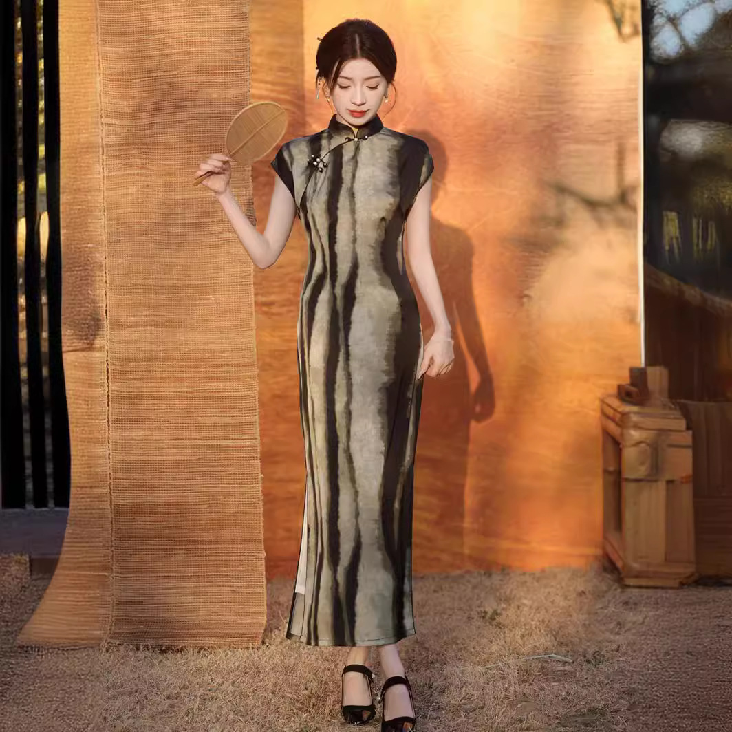 Long spring summer fresh cheongsam