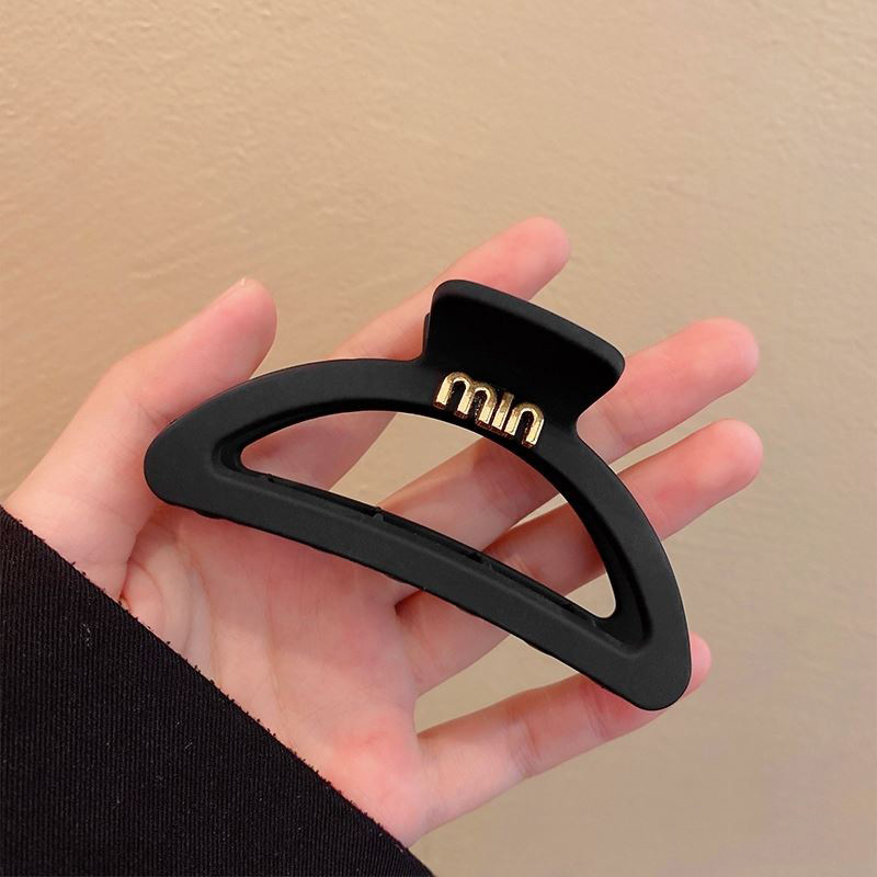 黒い髪のクリップの大きいサイズのシンプルなアルファベットのminヘアピンの女性の高級感の後頭部の髪のサメのクリップの頭飾り1