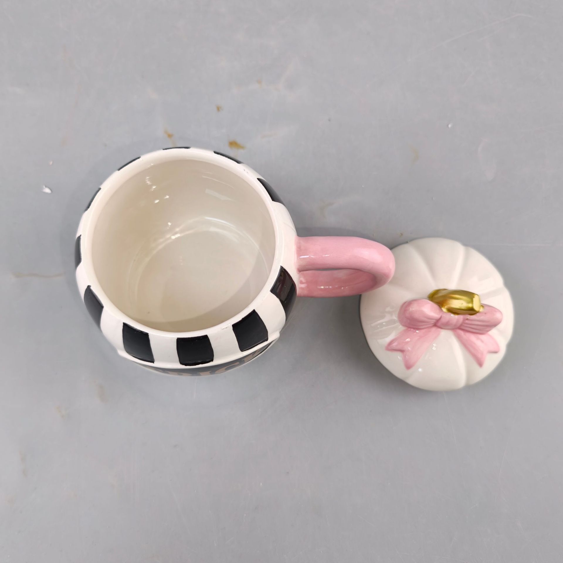 Creativo simple pintado a mano de cerámica rayada campana rosa taza de copa encantadora taza práctica de alta calidad de agua