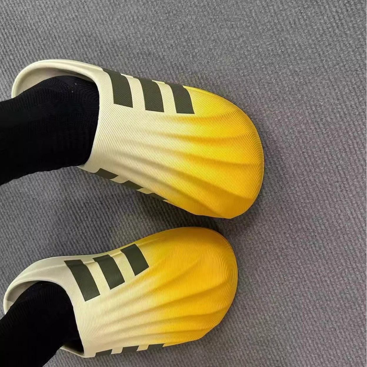 Putian EVA auténtico primavera y otoño nuevo tipo de zapatillas de cabeza de conchas de dopamina para hombres y mujeres zapatillas de agujero de fondo grueso