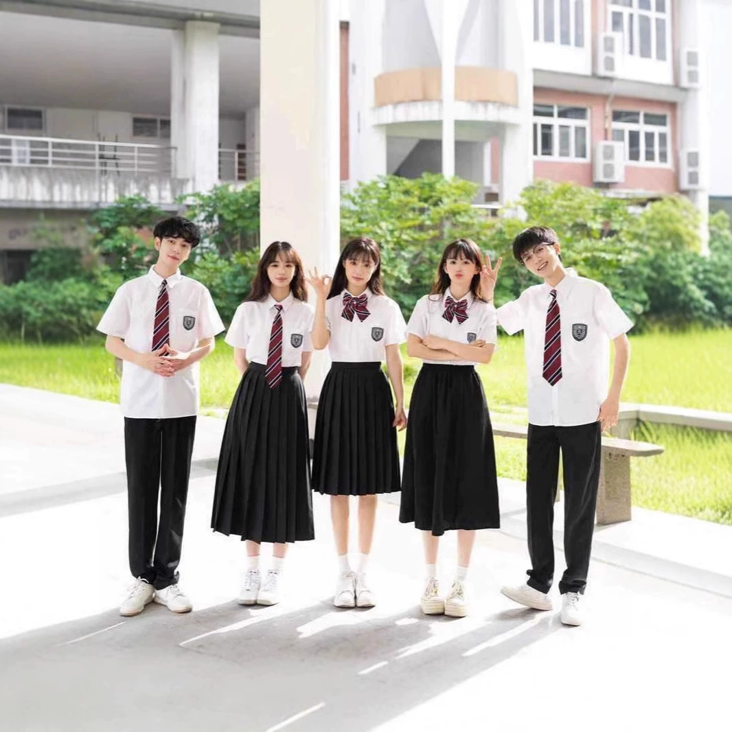 Поэзия хора читает представление костюмов