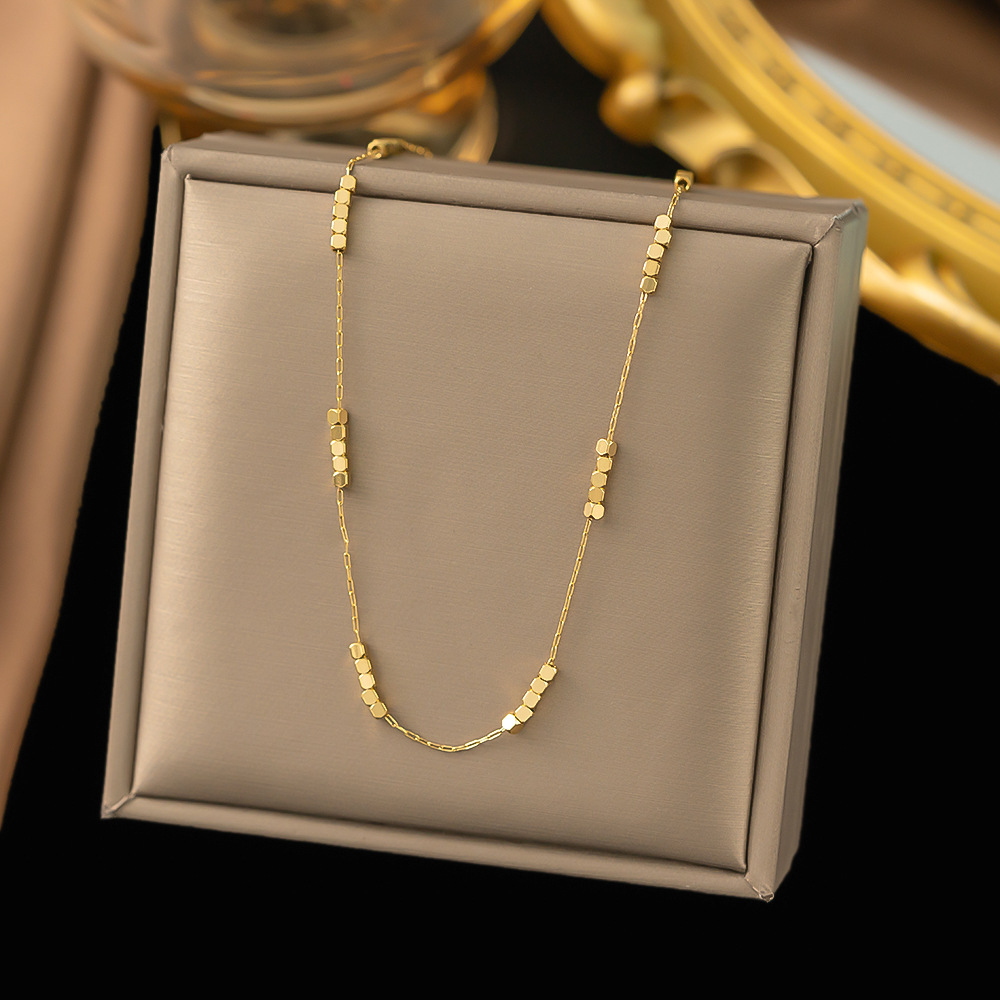 Collar al por mayor transfronterizo de las mujeres que no se desvanece elegante de lujo exquisito Acero de titanio nuevo nicho de las mujeres cadena de la clavícula de la moda del todo fósforo