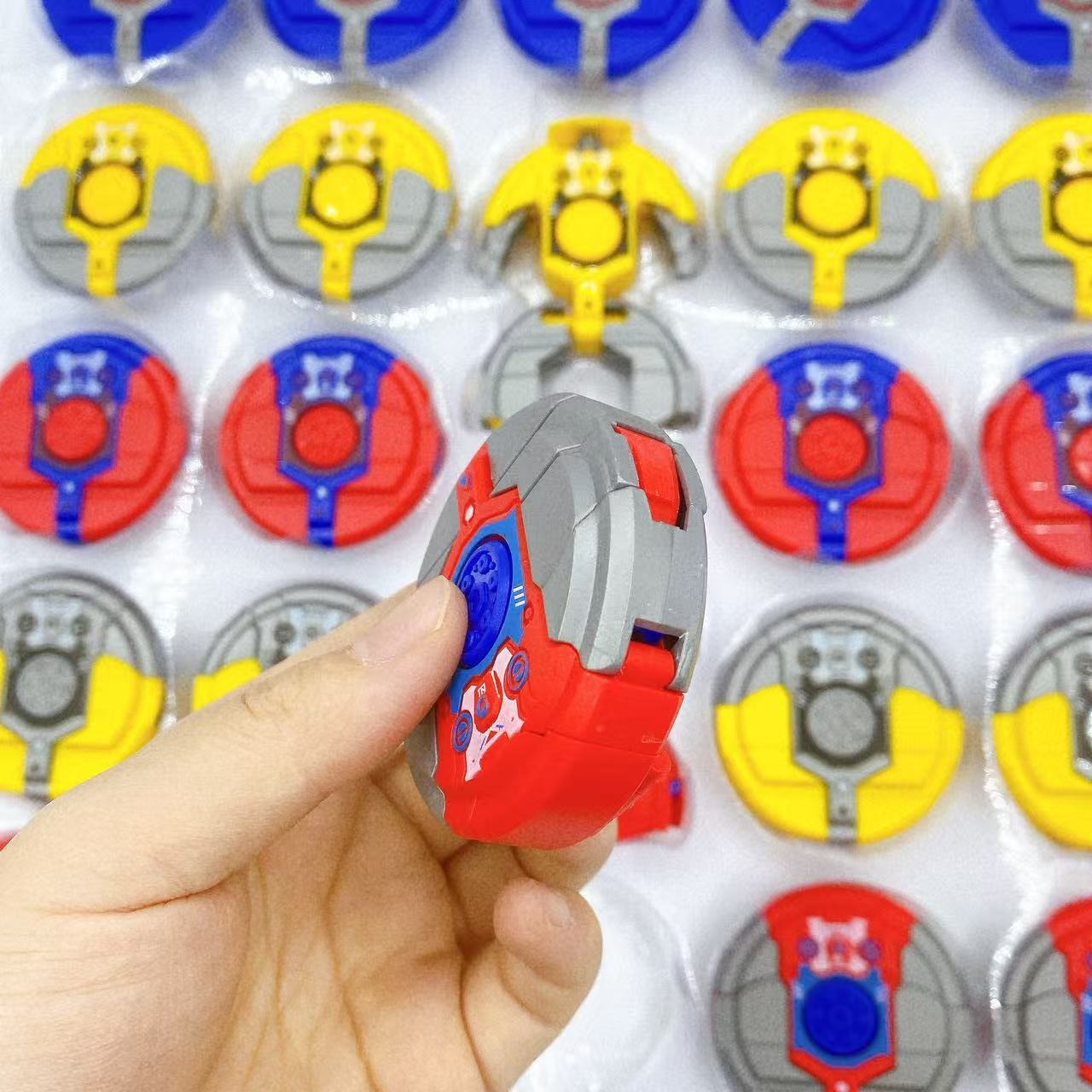 Juguetes para niños deformación robot giroscopio de dedos juguetes de descompresión creativos giratorios cuelgan juguetes pequeños descomprimidos al por mayor