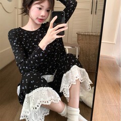韓国insは肌が柔らかくて甘い花の丸首のハスの葉の縁の不規則なレースの家の服のパジャマのスーツの女性にキスします。