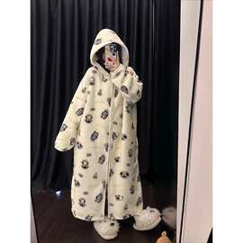 甜美可爱企鹅连帽珊瑚绒睡袍女冬季新款保暖加厚家居服套装可外穿