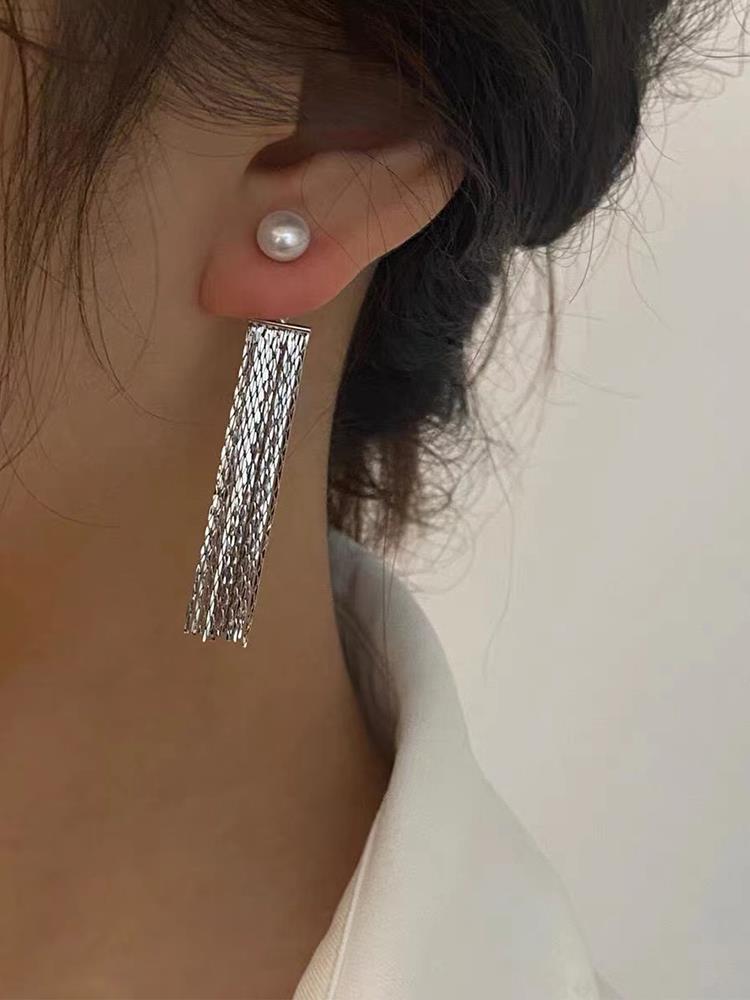 1 Pair Simple Style Tassel Metal Plating Artificial Pearls Women's Drop Earrings display picture 3