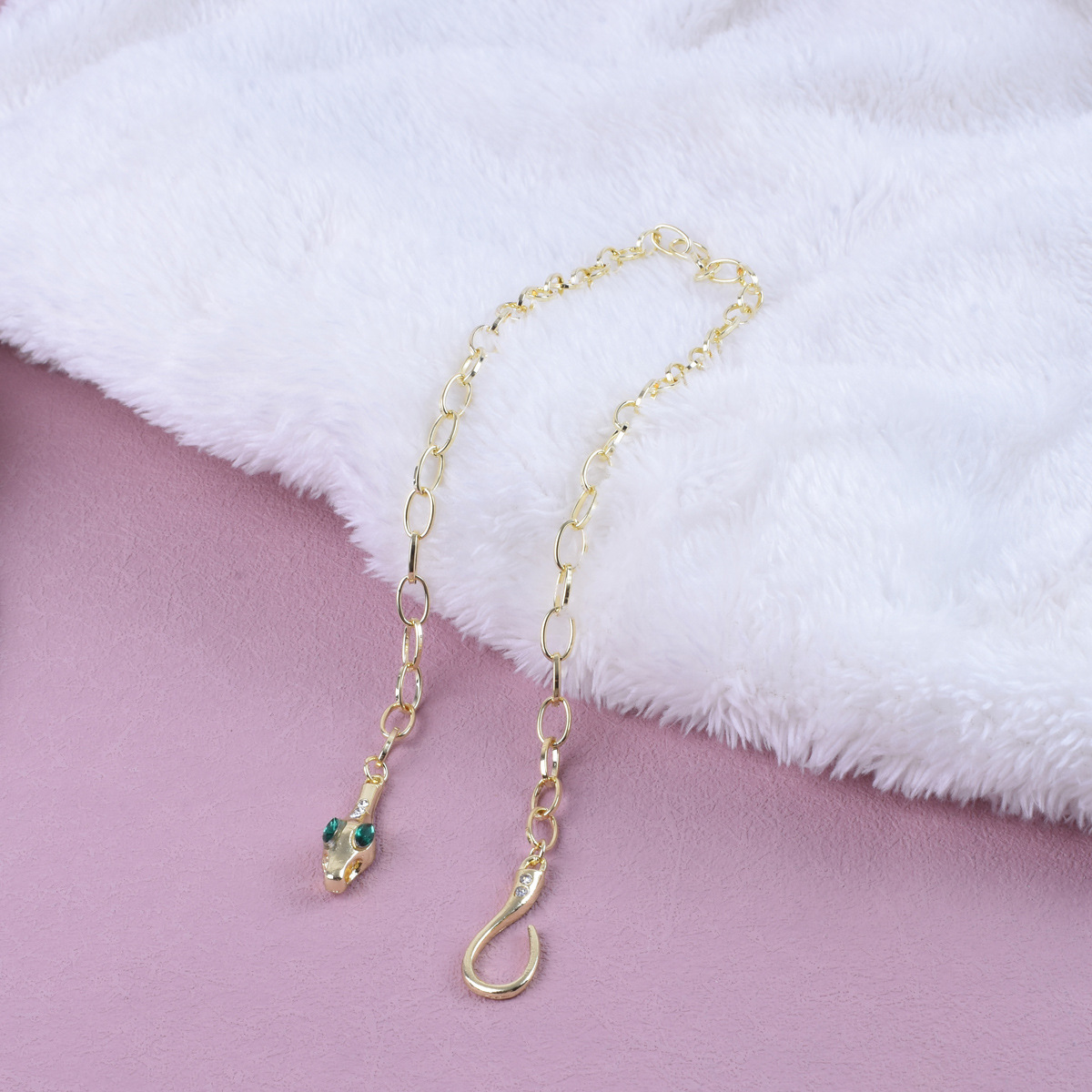 Collier serpent élégant avec diamants incrustés style vintage_voghion.com