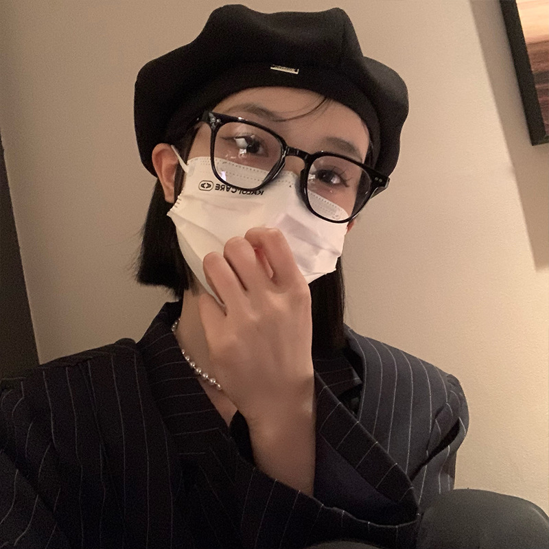 Black beret for women: Japanese-style, oversized-brimmed winter/fall hat—Instagram-worthy, perfect for making your face appear smaller, and ideal as an artist's eight-pointed hat.