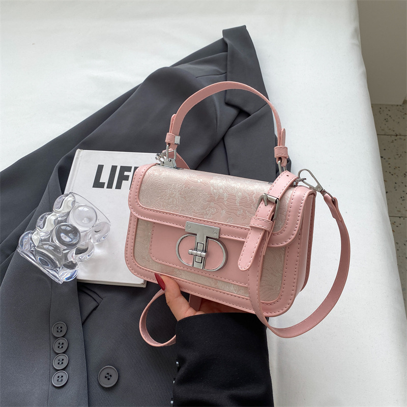 Bolsa de diseño de nicho 2023 nueva textura de moda bolso de las mujeres portátiles hombro de lona bordado popular crossbody pequeño bolso cuadrado