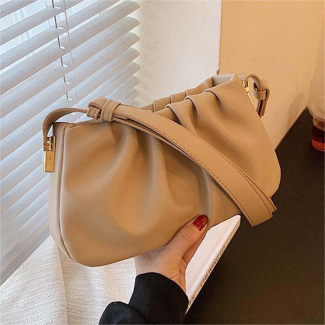 Nicho diseño moda simple bolsa 2023 nuevo bolso de las mujeres retro textura mensajero bolsa popular plisada bolsa de la axila