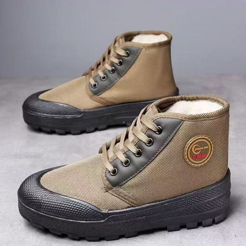 Nuevo invierno de tres zapatos de algodón anti-deslizante, caucho resistente al desgaste y tela gruesa a prueba de frío, zapatos de hombre de protección laboral