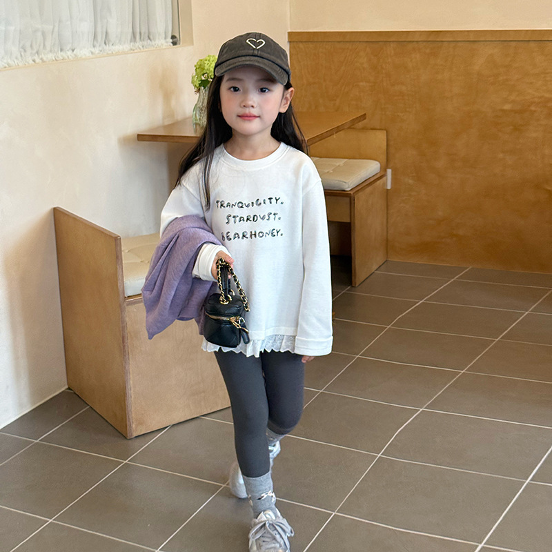 艾摩贝贝2025秋中大女童休闲气质甜美蕾丝花边拼接打底衫字母上衣|undefined