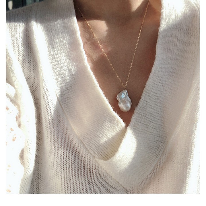 Europa y América moda cola de pez agua dulce en forma Perla Barroca colgante minimalista personalidad temperamento collar