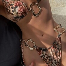 2025亚马逊性感虎纹印花低腰时尚女挂脖系带分体式比基尼沙滩套装