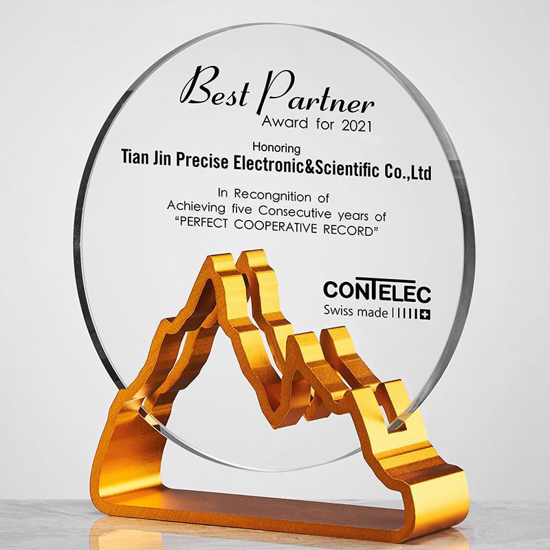 Trofeo de cristal grabado fijo resina de madera impresión en color creativa excelente reunión anual de honor del personal de baloncesto infantil