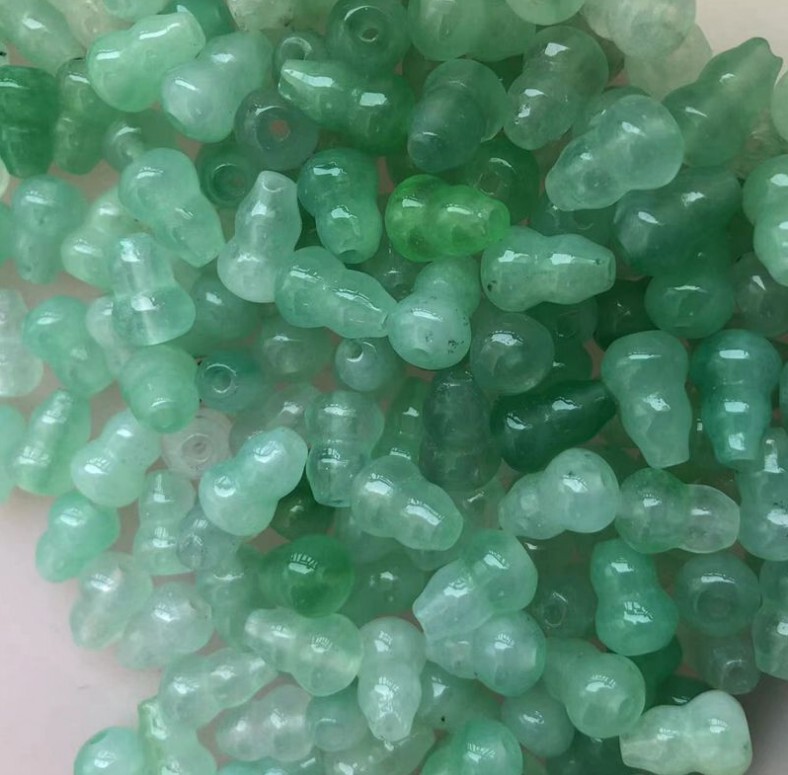 翡翠玉のヒョウタンのブレスレットのネックレスの部品の巴山玉の氷の種の散珠の玉の子の陽の緑の宝のヒョウタン|undefined