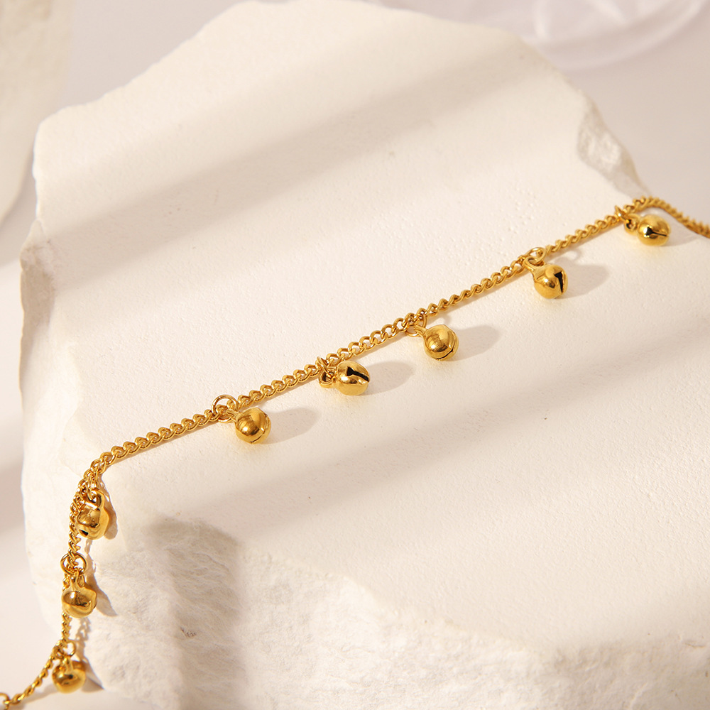 Estilo étnico transfronterizo europeo y americano, campana de nicho simple hecha a mano, tobillera, personalidad de moda femenina, adornos para pies de acero de titanio chapado en oro de 18K