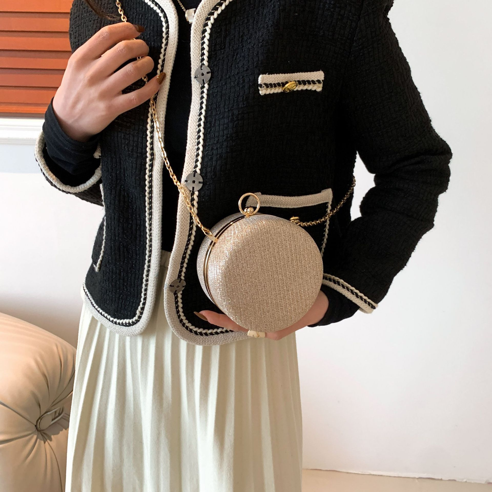 Bolso de mujer 2024 popular de alto aspecto bolso de noche textura simple bolso de hombro de moda todo fósforo bolso de mensajero tejido