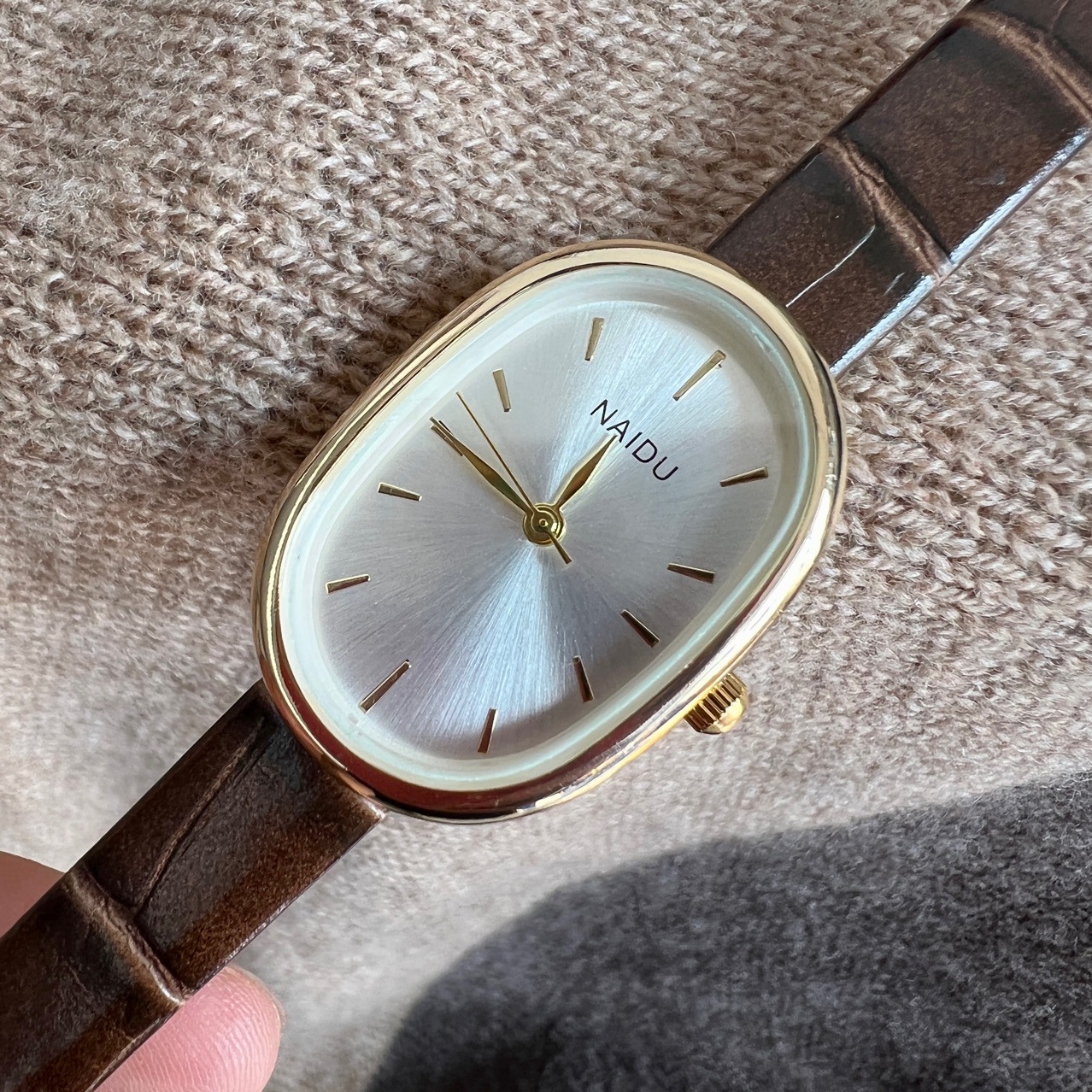 Quartz Movement Oval Pattern Casual Oval Concealed Buckle Quartz Women's Watches