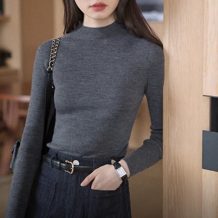 Machine Washable Solid Color Seamless One-Piece Base Knit Top for Women, Slim Fit for Autumn Layering