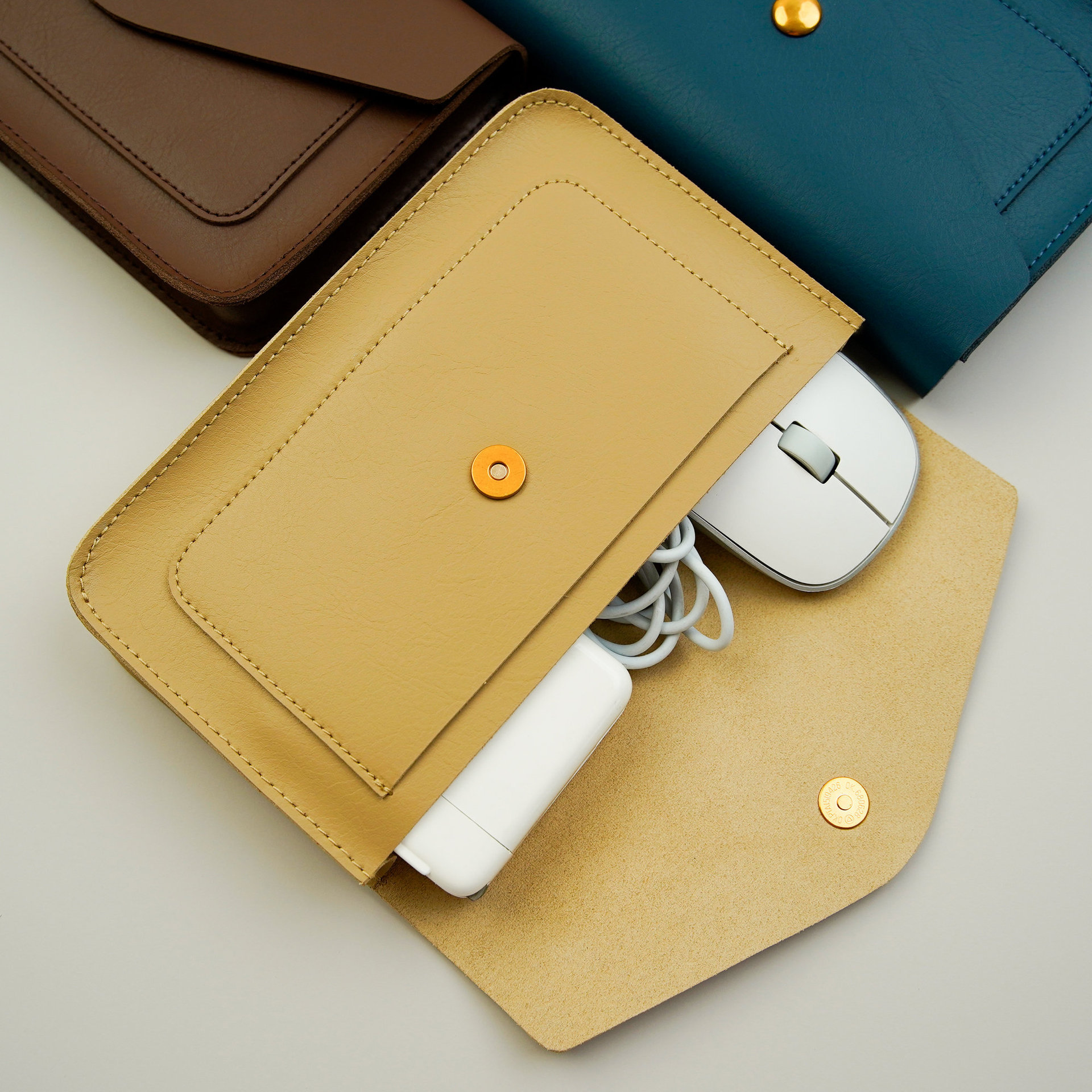 适用Macbook皮革收纳包充电器皮革化妆包化妆包笔记本电脑配件包