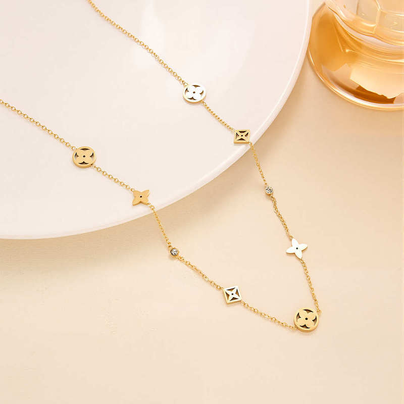 New Simple Personality Old Flower Clamp Diamond Titanium Steel 18K Gold Necklace Women's Niche Design Sense Collarbone Chain Bracelet Wholesale