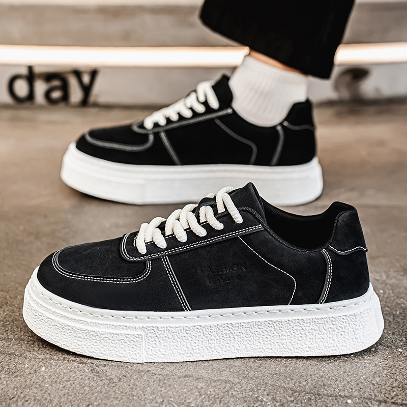 Zapatos de hombre de gran tamaño, zapatillas transpirables de cuero No. 46, nueva tendencia de verano 2025, zapatos de cuero deportivos casuales antideslizantes de suela gruesa