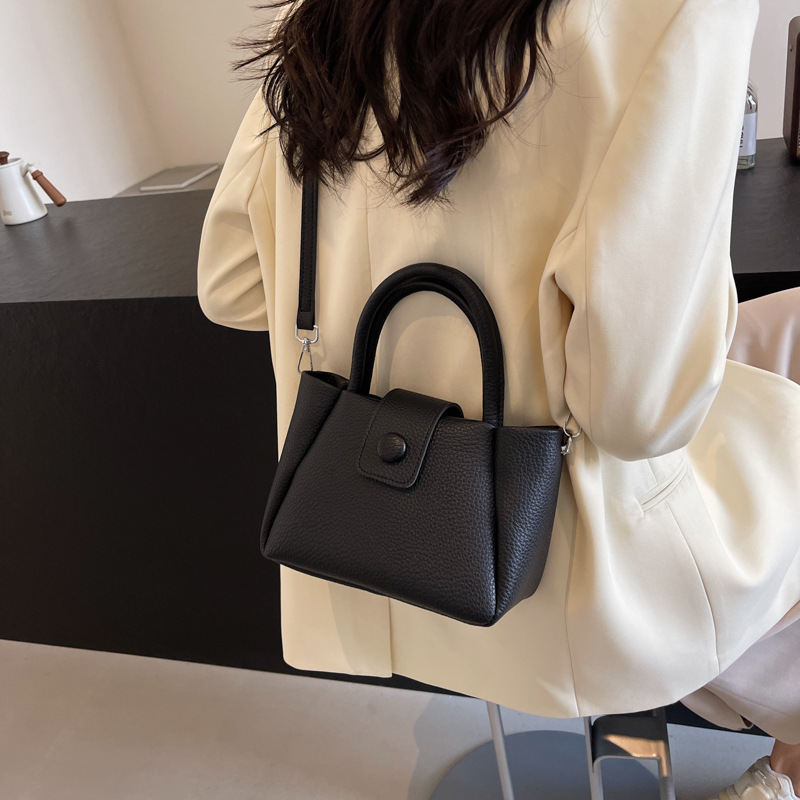 Bolso de mano de comercio exterior para mujeres 2025 nuevo tipo de bolso de mochila simple casual de moda versátil de alta calidad bolso de cubo de hombro