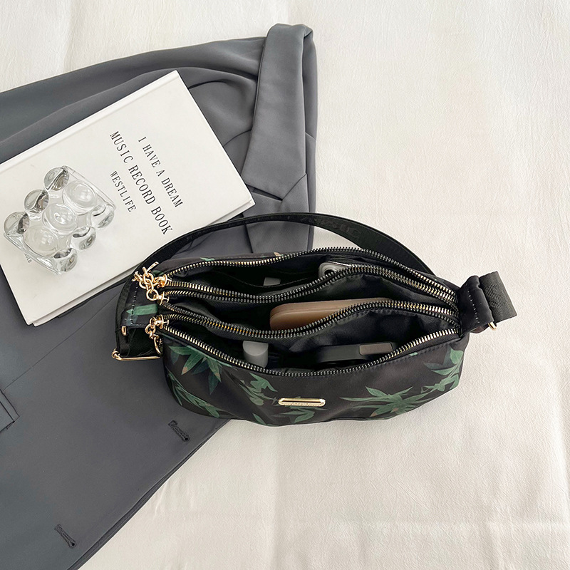 2024 nuevo bolso de madres de mediana edad bolso de hombro de suegra moda multicapa atmósfera bolso de lona de mujer