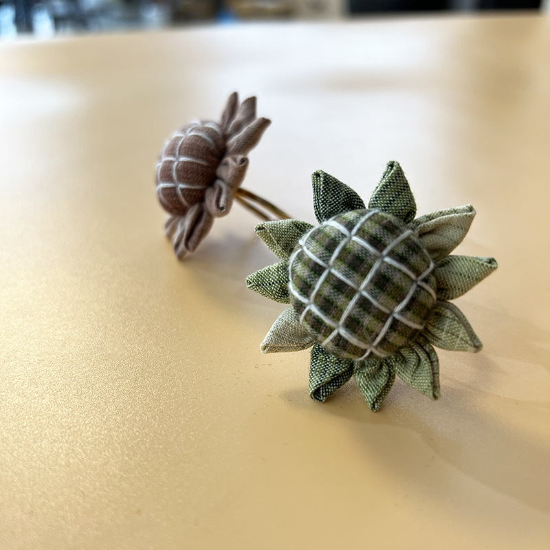 Titular de la aguja de girasol hecho a mano DIY bordado paquete de material de doble uso Lu bordado patchwork broche joyería novato bolsa de costura