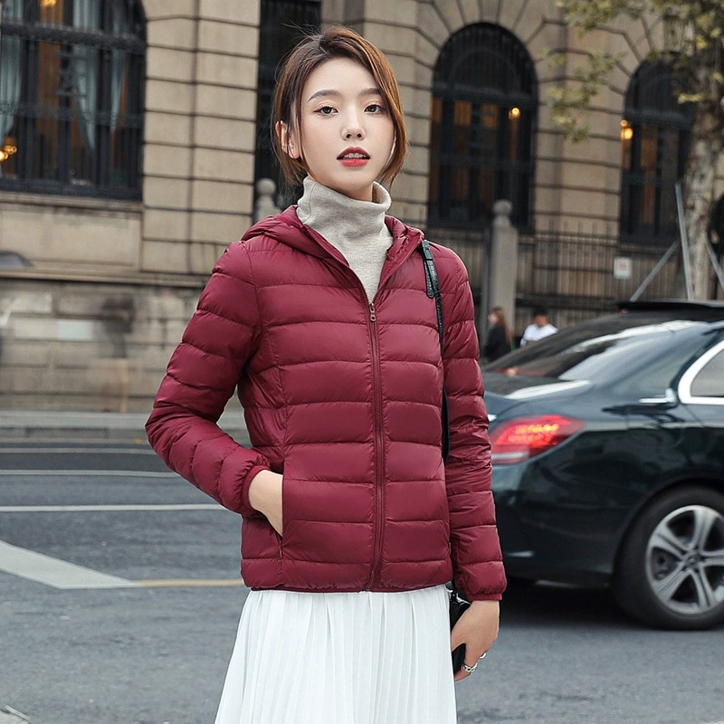 Осенняя и зимняя трансляция 90 бархатных легких пуховиков может быть открыта для женщин с тонким воротником