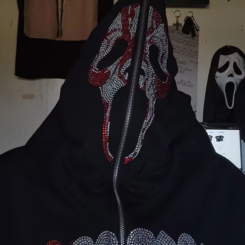 Women's Hooded Sweatshirt With Dark Print And Fleece Lining_voghion.com