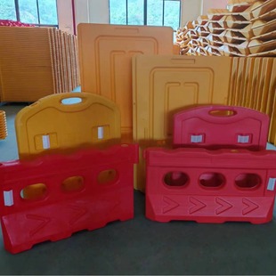 Blown plastic guardrail three-hole rotomolding water horse combination enclosure manufacturer anti-collision bucket fence color steel municipal road construction