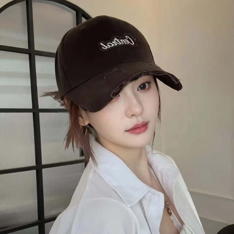 新款破洞字母刺绣硬顶鸭舌帽子女宽帽檐百搭显脸小鸭舌帽男大头围|undefined