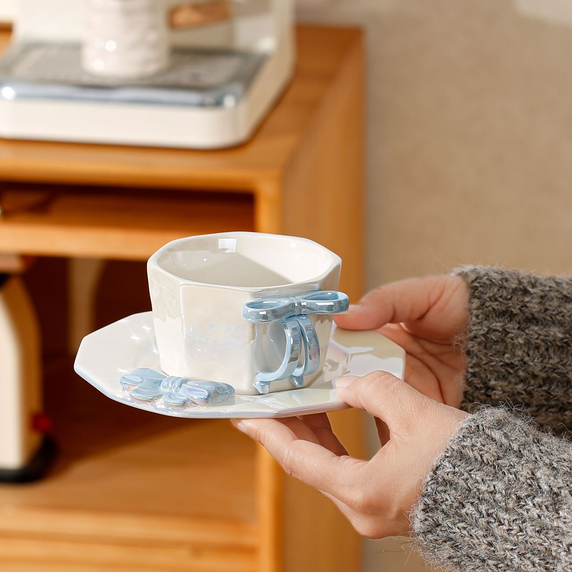 Tazas y platos creativos combinación de arco de alto valor facial esmalte de perlas tazas de café de té de la tarde para niñas regalos de tazas de marca transfronterizas