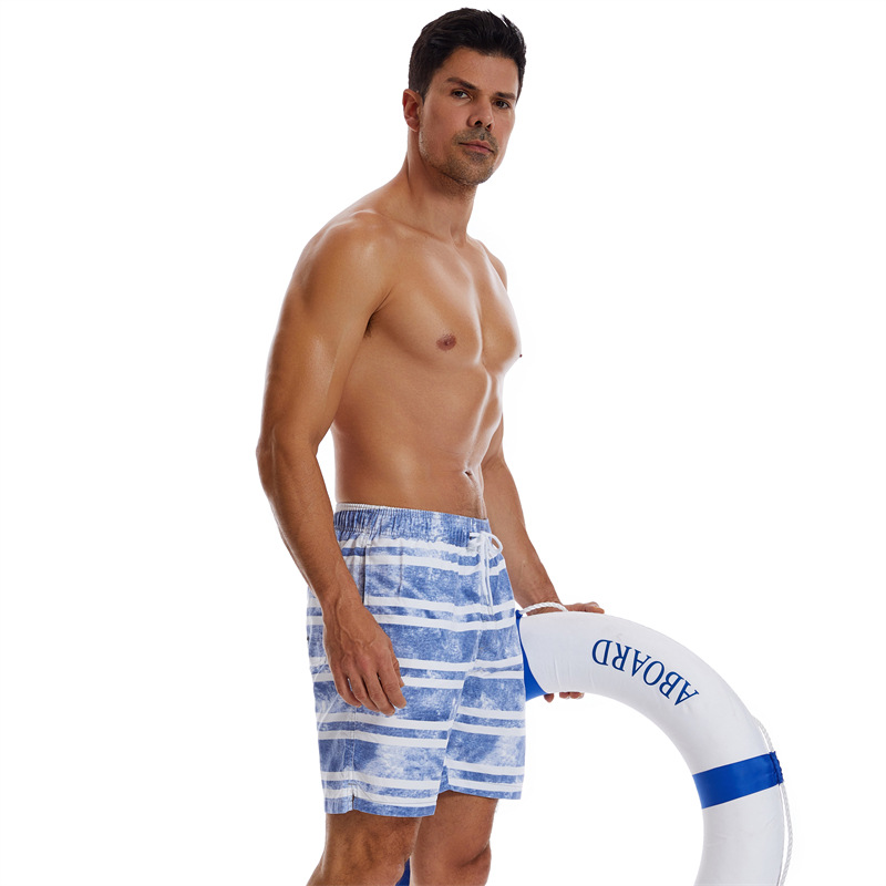 Sneldrogende strandgestreepte zwembroek met print, gewassen stof, grote vrijetijdsshort voor heren_voghion.com