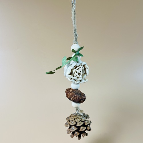 Parrot gnaws and molars toys, hamster and rabbit to decompress and relieve boredom, natural material tearing toys, colorful string combination